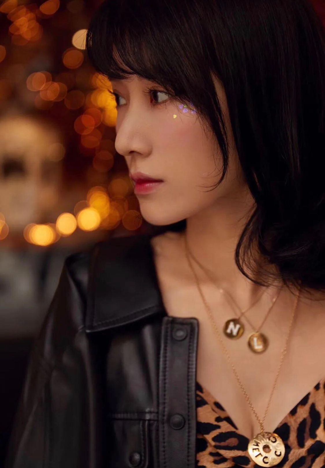 闲鱼有话说 阔太李念不走清纯风，穿豹纹短裙化身夜店女王，“女团身材”抢镜