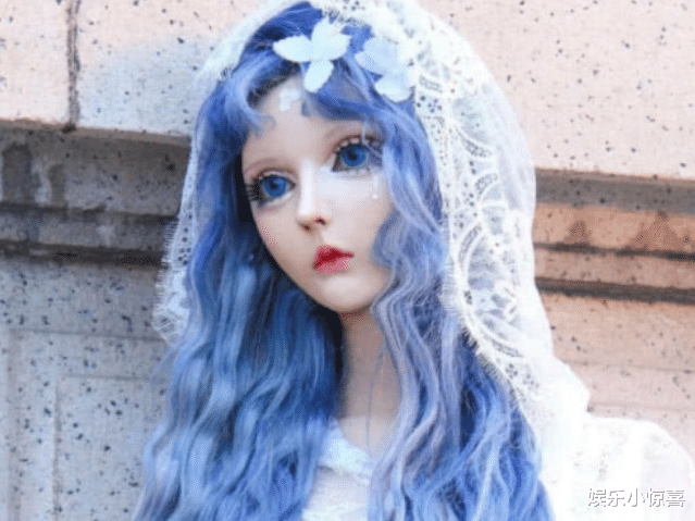 芭比娃娃|芭比迪丽拉终于放弃公主裙，转型COS动漫角色，网友：没眼看