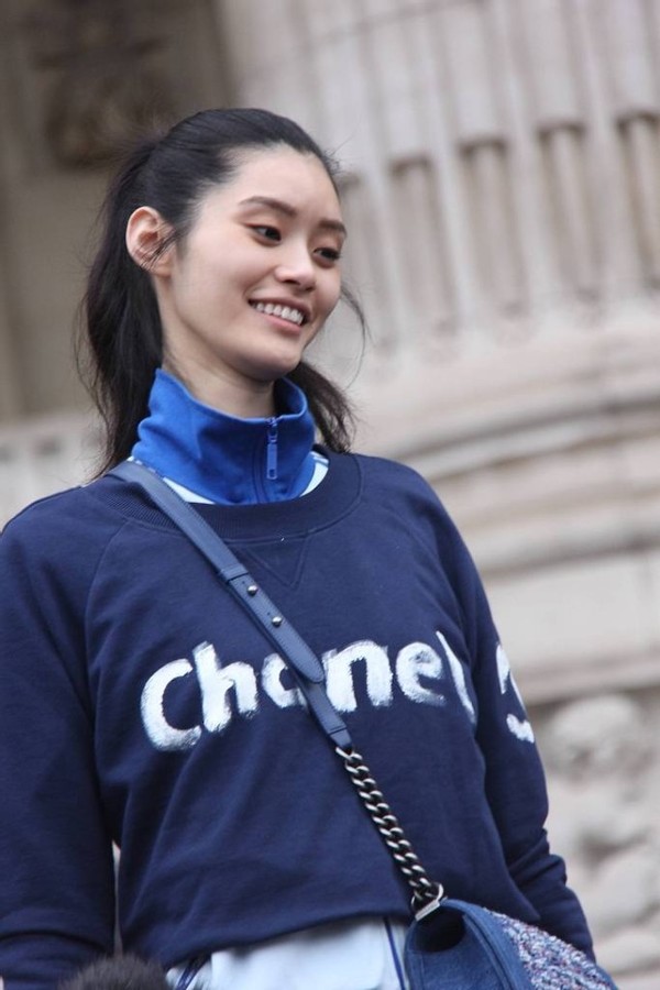 穿衣搭配|奚梦瑶真是骨子里的美，穿的朴素还不化口红，气色一般依旧很美