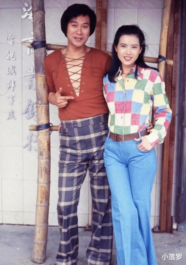 蓝洁瑛|您见过这样的蓝洁瑛吗？同刘嘉玲穿泳装跳舞，图22与刘德华拉勾