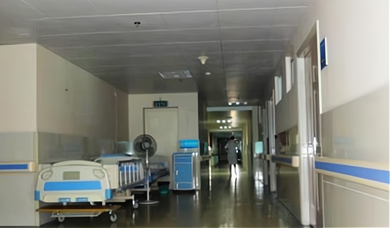 萱爸育儿经|广西少年沉迷“垃圾快乐”,为玩手机拿刀捅向亲人,结局一死一伤