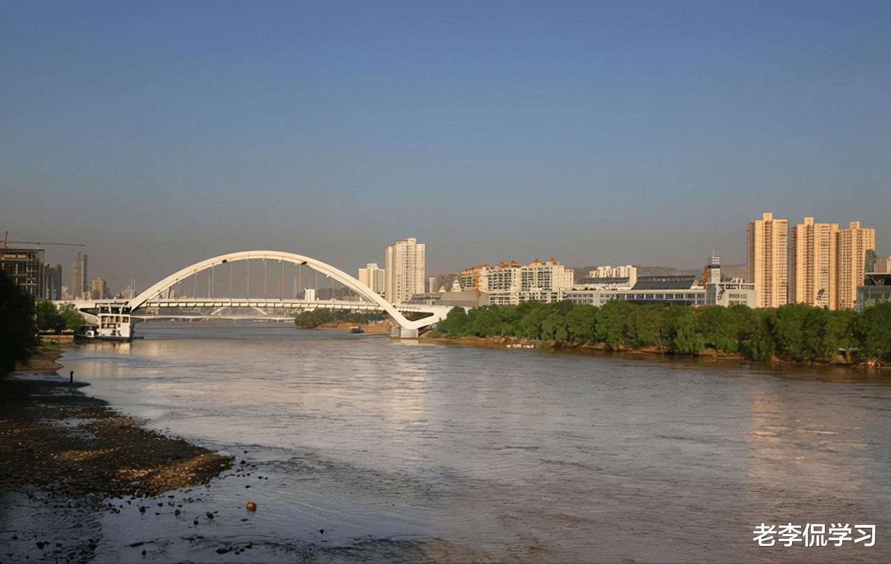 老李侃学习|为他人做嫁衣！西北985高校遭“挖墙脚”，顶尖学者跳槽双非