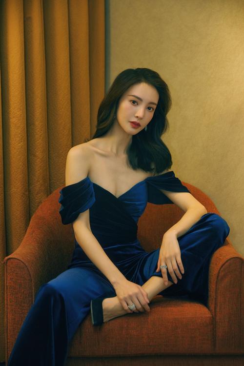 Ala的陪伴|金晨的身材、颜值和穿搭惊艳到我了，跳舞还那么好，宝藏女孩一枚