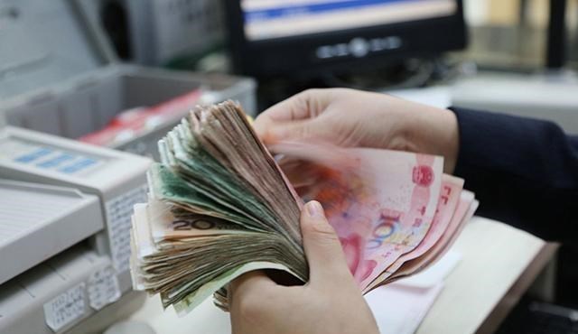 教教你家娃|8万块存活期一年240元,存定期呢?还有一种存款方式年赚2137元