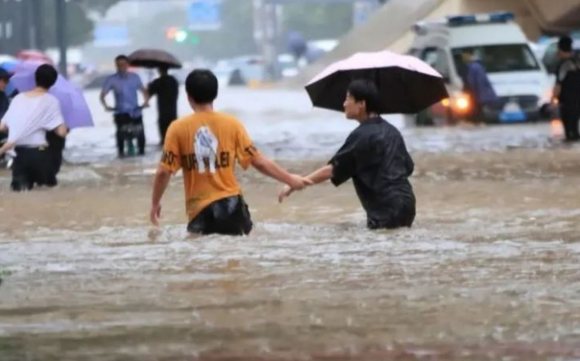 杨幂|杨幂新高定造型曝光，谁注意到她所佩戴珠宝：一套房都没这贵！