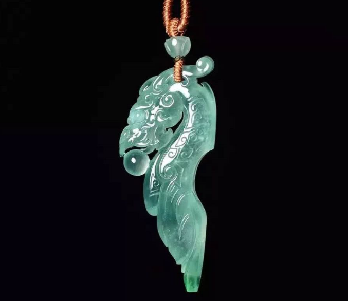 翡翠|收藏翡翠要讲究原则，不是越奇怪的就越有价值，要有好品质才行