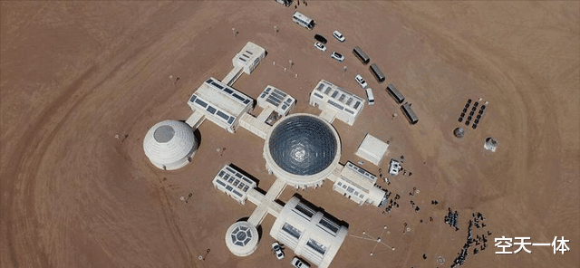 太空船 布兰森贝索斯纷纷乘坐自家飞船进入太空，马斯克：幼稚的玩具