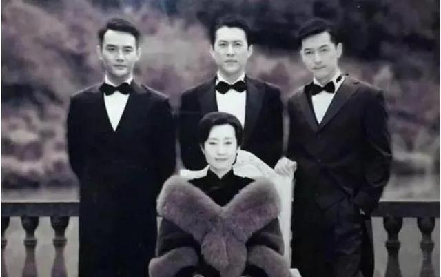 机加工分享赵工|她是靳东、胡歌最敬爱的女人，事业当红期选择生子，却被丈夫抛弃