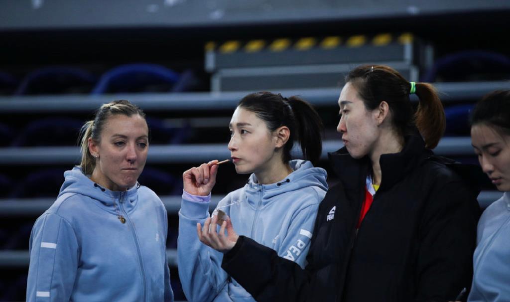 天津女排|十三连胜!天津女排3-0头名晋级半决赛,上海队留后手雪藏奥运MVP
