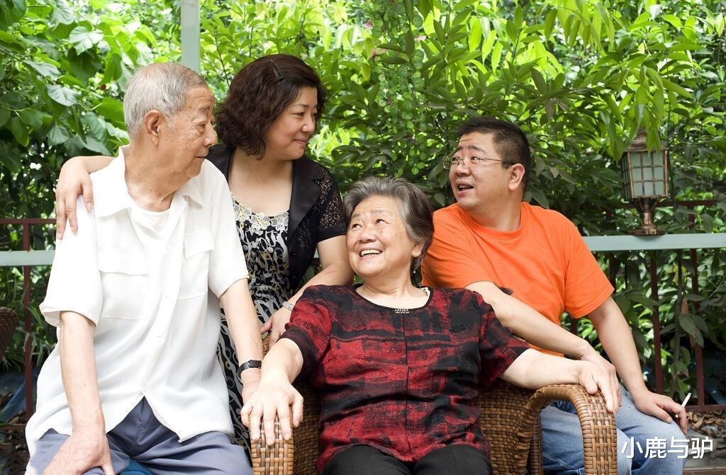 小鹿与驴|57岁阿姨懊悔：相亲和2个男人同居，才恍然大悟，他只找免费保姆