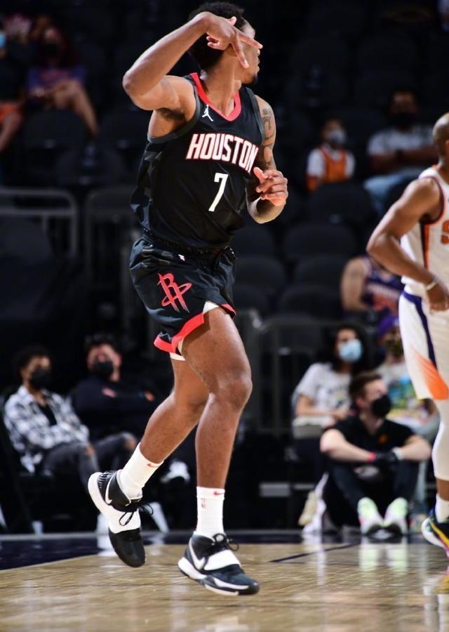 火箭队|厉害啊！火箭新援何许人也，他有什么能力挤掉泰特的轮换时间？