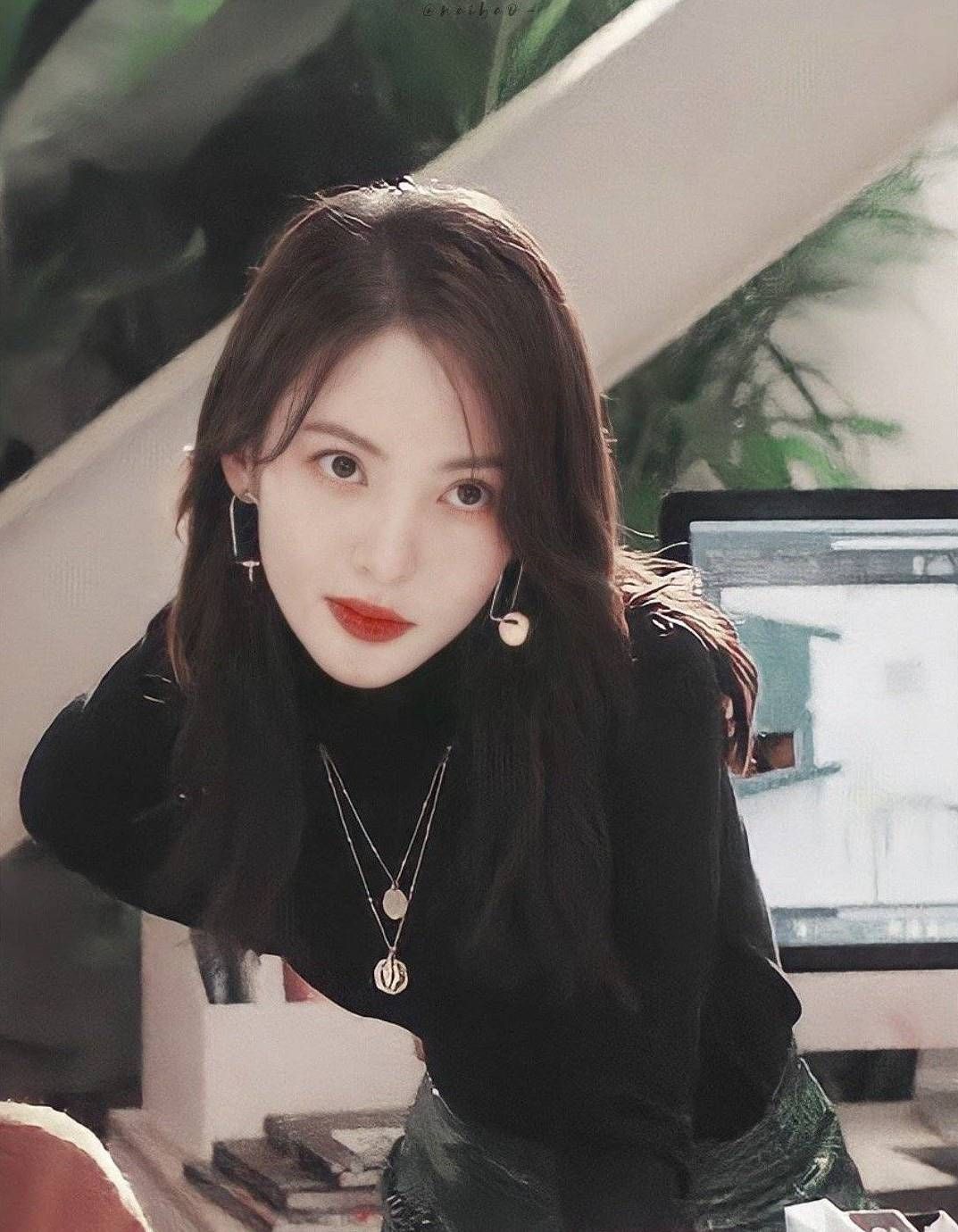 刘在石|被金晨的腹肌惊艳到了！对镜自拍大秀好身材，31岁状态真好