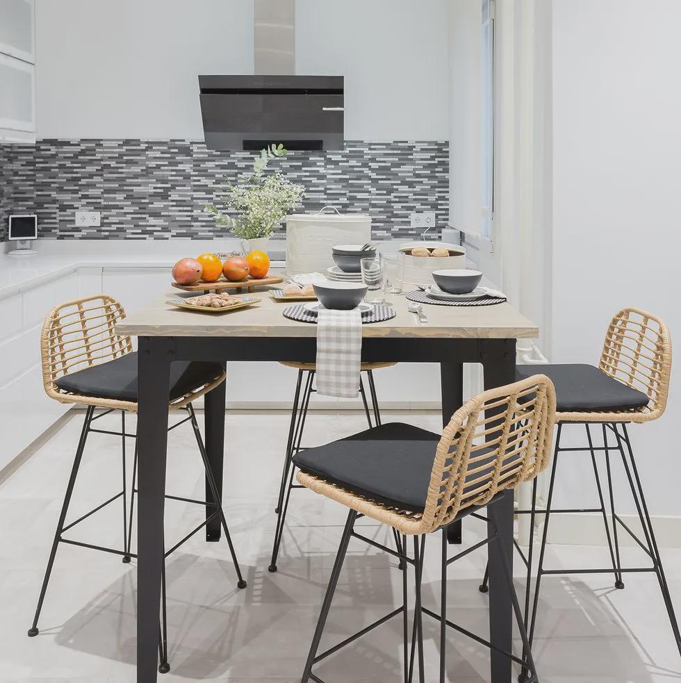 |一眼钟情这套142平,走道门洞拓宽成双开,回家都有仪式感了