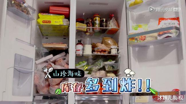 李湘|李湘大学毕业第二年就开50万宝马，21岁成名就实现所有梦想