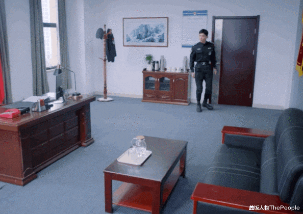 明星素颜|为美白脱腿毛,秀细腰细腿,还化烟熏大浓妆,好好做男人不好吗?