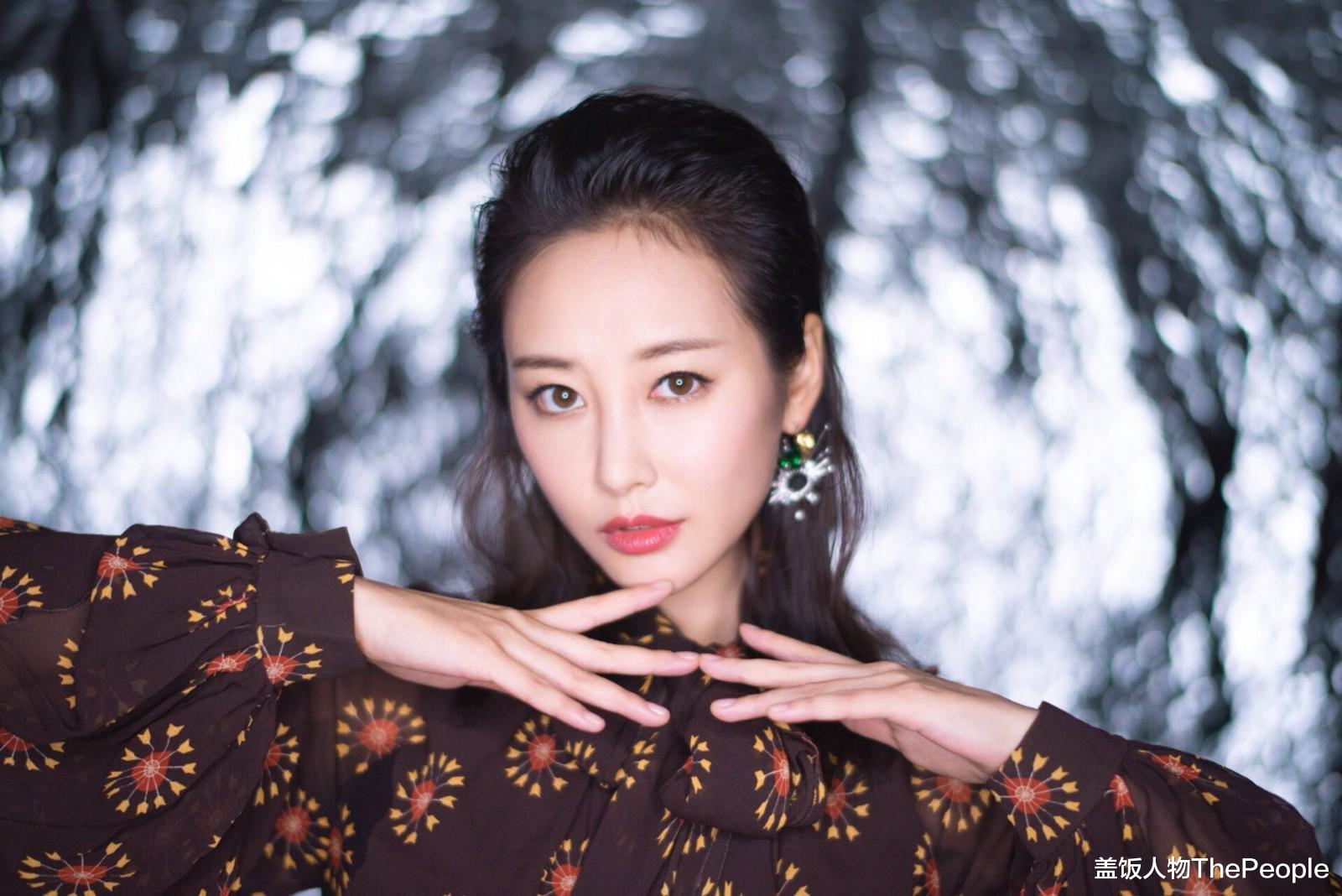 李纯|媚黑？插足闺蜜？和顶流传绯闻？这个“谋女郎”人不红故事倒挺多