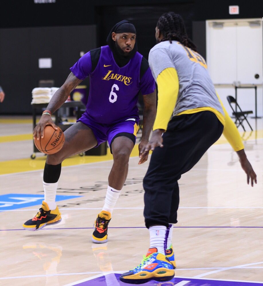 山东队|詹姆斯伤势更新，湖人全队训练，记者：他恢复了弹跳力和爆发力