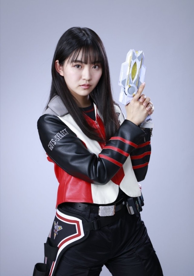 acgn漫评|特利迦奥特曼：男主的变身器是由“情敌”开发的？剧情有内味了