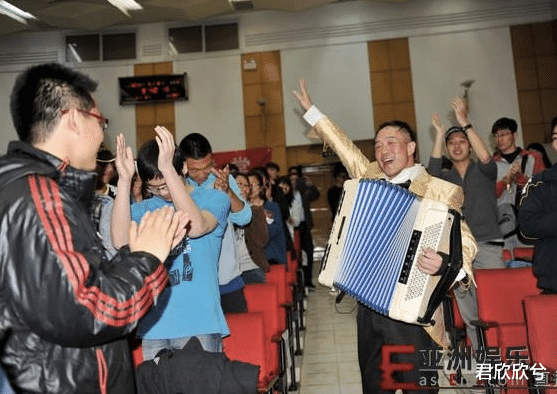 君欣欣兮 人琴合一 手风琴大师杨帆的狂奏、爱恋与梦想