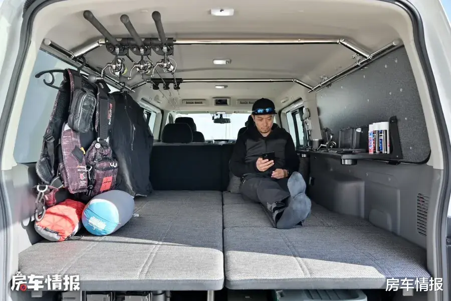 |为钓鱼爱好者打造的日产房车，配2.5L汽油机，能住宿还能拉货