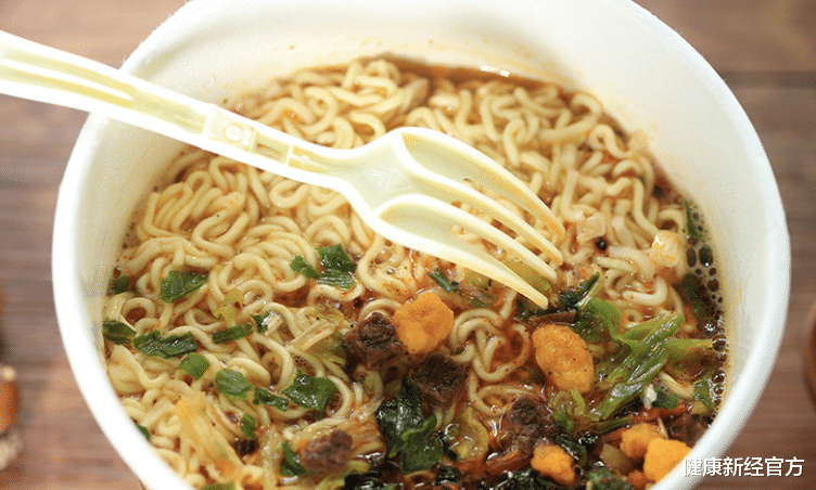 健康新经官方 28岁女子皮肤长斑，确诊肝硬化，医生叹息：如此大意肝已奄奄一息