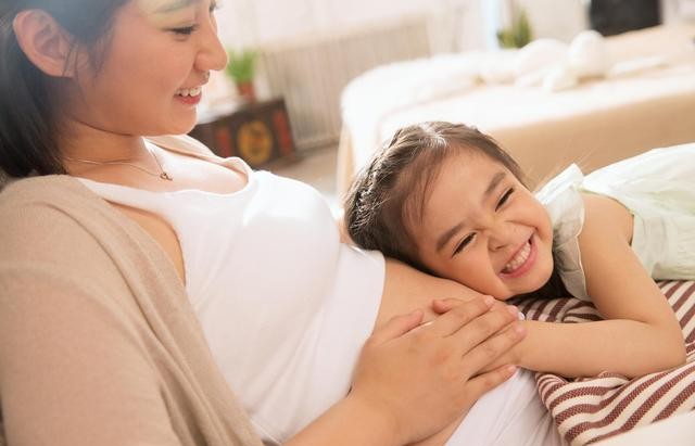 土爸说育儿|二孩家庭的父母别犯的几个大忌,避免孩子记恨父母,兄弟姐妹不和