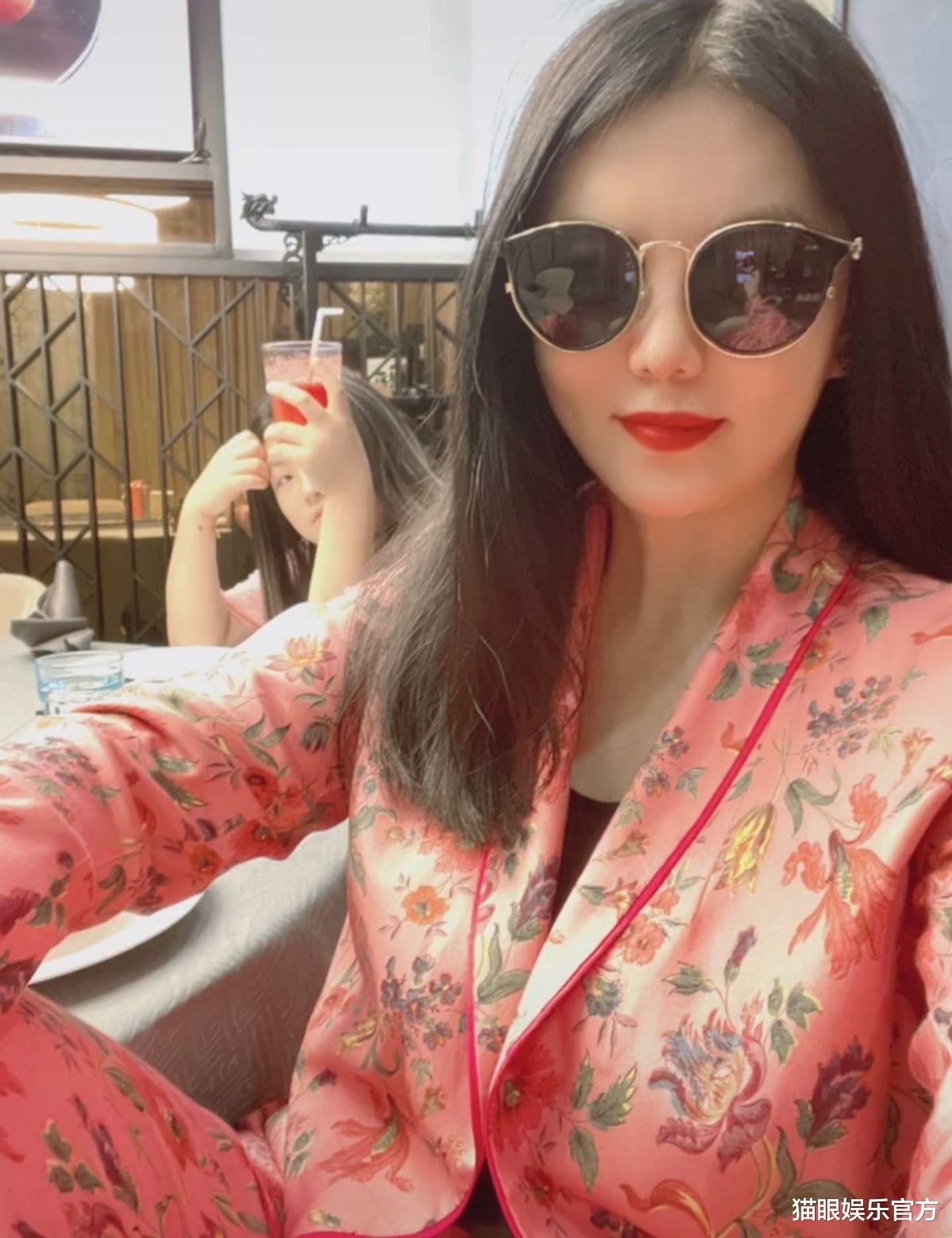 刘德华|李湘近照暴瘦，圆润贵妇脸瘦成瓜子脸，11岁王诗龄挑染白发太成熟