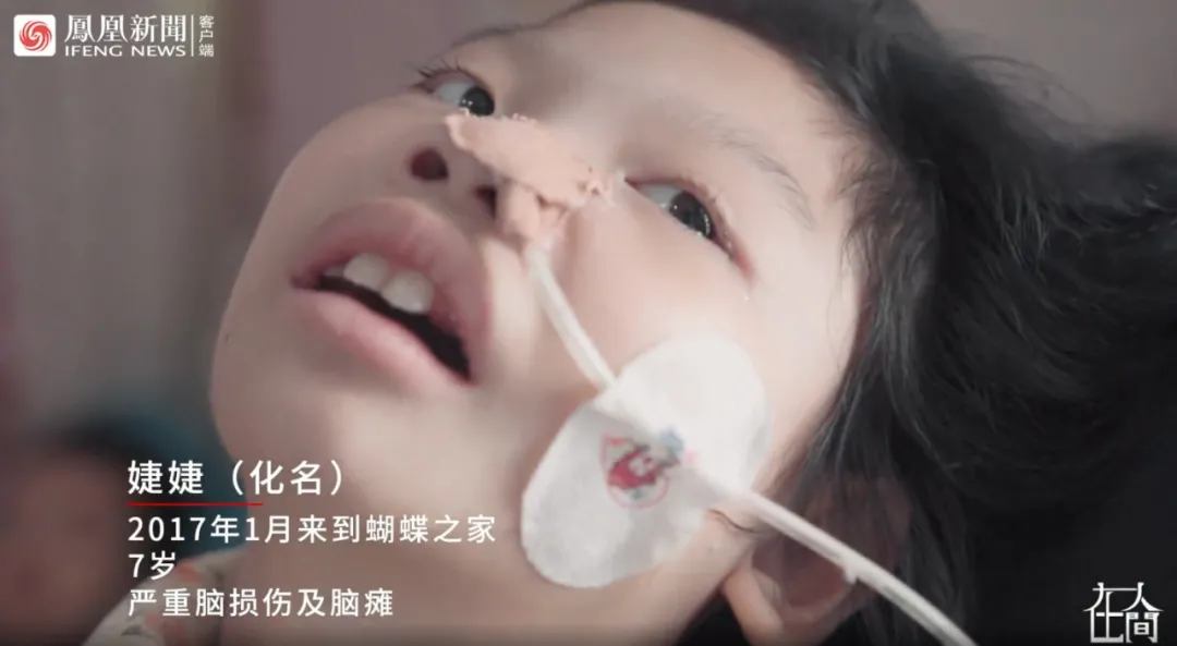 200多个孩子排着队,笑着走向死亡。