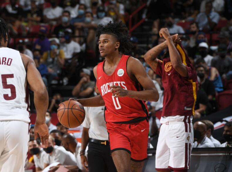 案件通报 火箭打劫式交易！16号秀砍15+15+4帽打爆骑士探花，获主帅盛赞