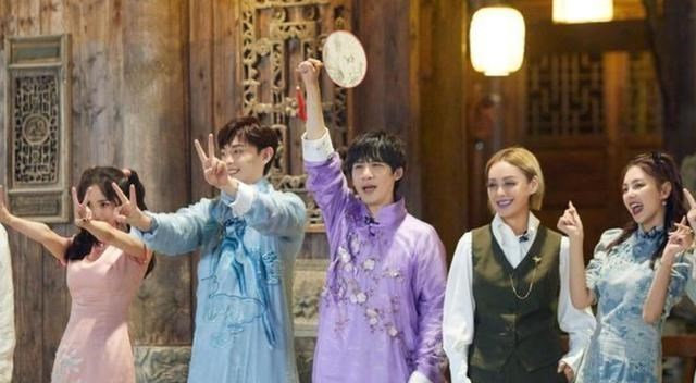 张雨绮|张雨绮杨幂都穿上旗袍，当两人站一块，才发现骨架大有多吃亏