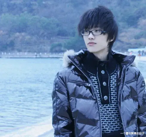 许嵩|一首歌骂遍了大半个娱乐圈，全程不带一个脏字，他究竟是何方神圣！