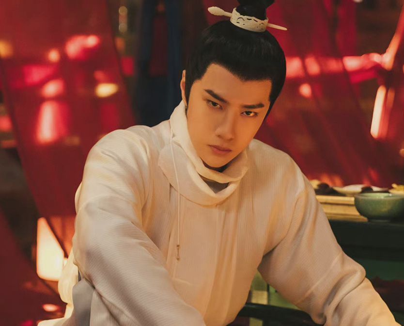 王一博|王一博新剧造型翻车？粉丝跑去《斗罗大陆》打一星，疑似拉踩肖战