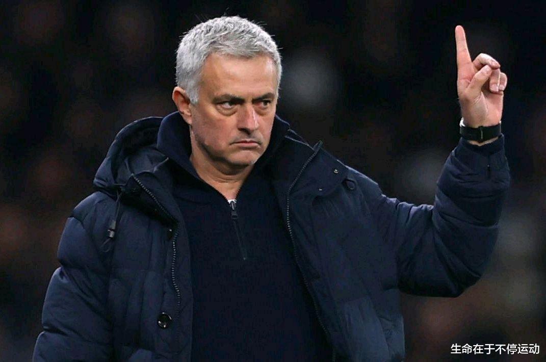 列維|千載難逢！巴薩有望低價拋售主力中衛(wèi)，列維或會提供高薪進(jìn)行誘惑