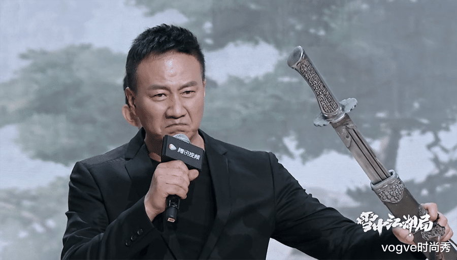 张若昀|《雪中悍刀行》全员秀兵器，张若昀姿势帅，“老黄”以量取胜