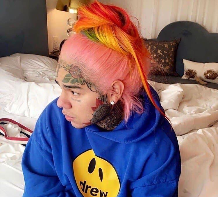 医生|脑门镶钻后，又有歌手钻开头骨植满大金链？网友嘲翻！