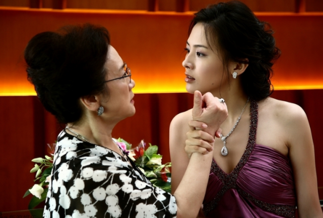 夏家三千金|《夏家三千金》这剧有毒！男女配角都火，唯独女主，被迫退圈