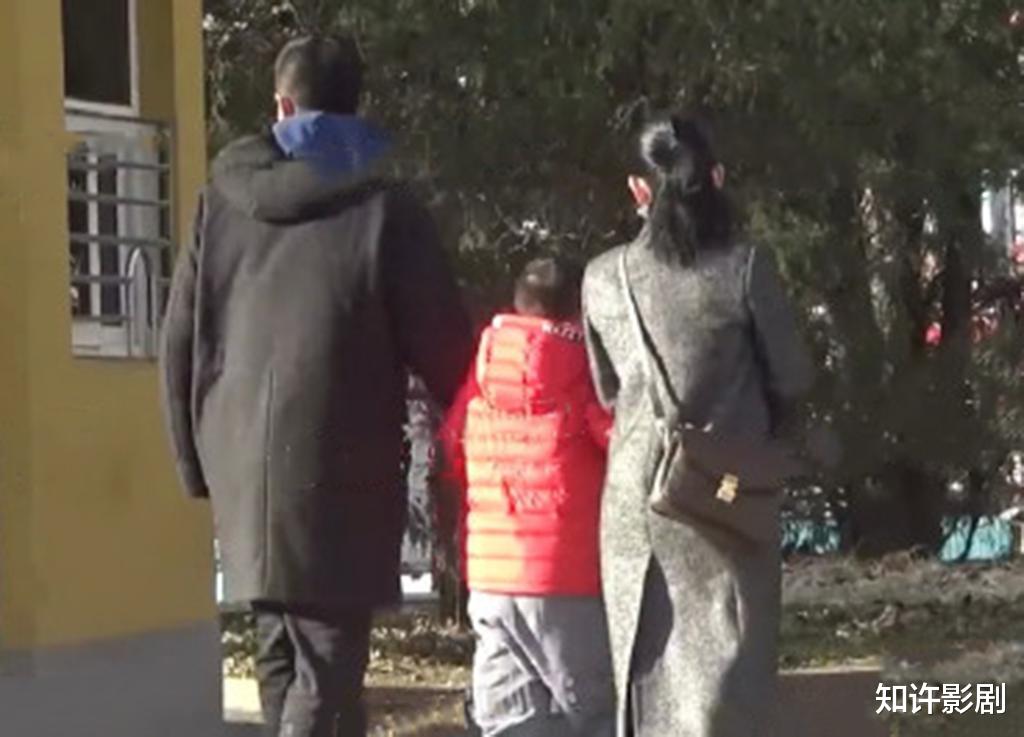 秦海璐|秦海璐一家3口出游，7岁儿子近照曝光，这段婚姻王新军功不可没