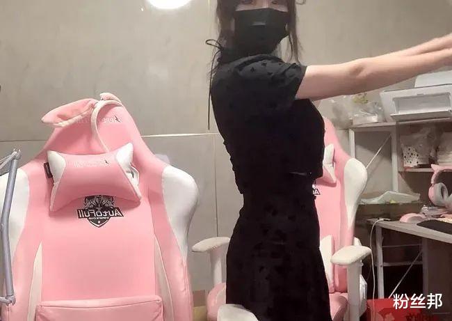 一条小团团|小团团减肥成功已有“腰线”,大胆尝试露肩换装秀,御姐范儿十足