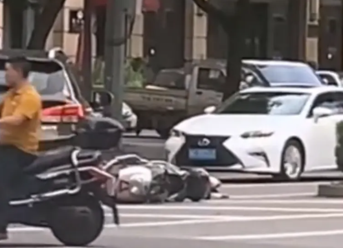 浙江省 凶残!浙江一男子开车撞人后将对方打死,现场曝光