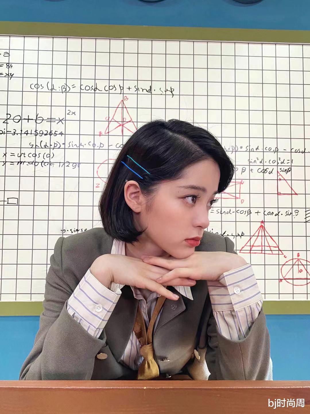 bj时尚周|学院风穿搭学欧阳娜娜穿，时髦又经典，比18岁少女还好看