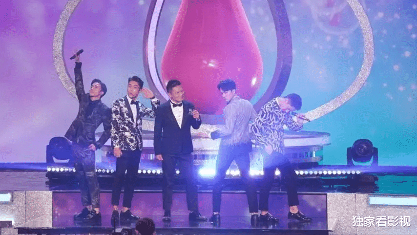 张雨绮|港姐12强，不走后门的星二代让爸爸撑场，两位佳丽因粤语被淘汰？