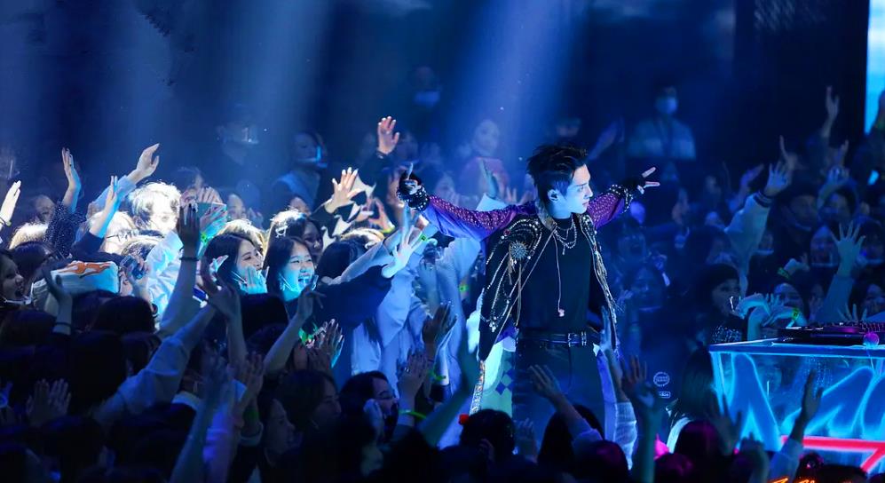 周洁琼|《闪光的乐队》惊现三大黑马，周洁琼断层输出，小鬼王琳凯引热议