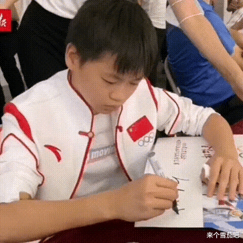  “25岁小伙被40岁阿姨老牛吃嫩草，问题是还很美！”这波真的赚了