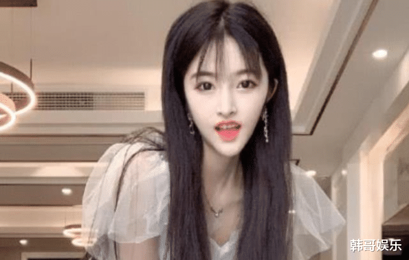 |小宇霸霸与大哥私会，遭男友现场暴打！小仙女被老师要求带团队