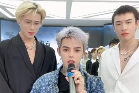 |“风小逸”卖萌装可怜被封，用新号开播求原谅，网友呼吁抓紧再封