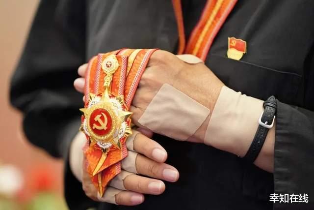 幸知在线|张桂梅在颁授仪式上发言：只要还有一口气，我就要站在讲台上