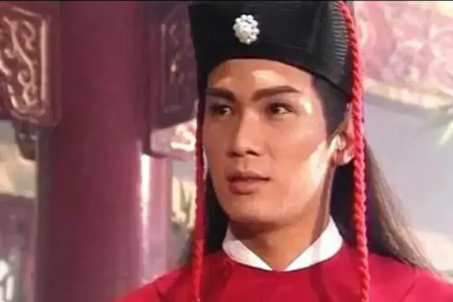 展昭|七版展昭大比拼:焦恩俊太美丽,甄志强严屹宽很帅气,唯有他最经典