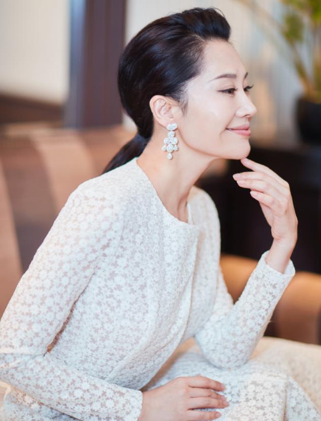 育妈计|有种“人间尤物”叫许晴，在她穿上旗袍后，我立马捂住眼睛