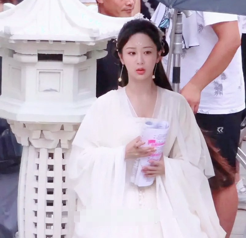 迪丽热巴|迪丽热巴和杨紫注定打擂台，看完新剧路透，谁能更胜一筹？