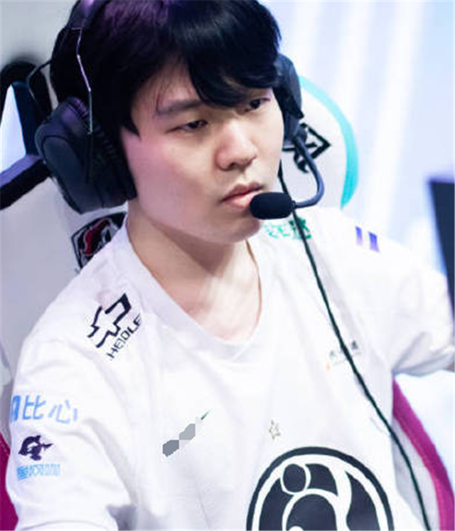 lpl|LPL选手将转会至LCK，三队试图签约，挂牌中单是左手还是doinb？